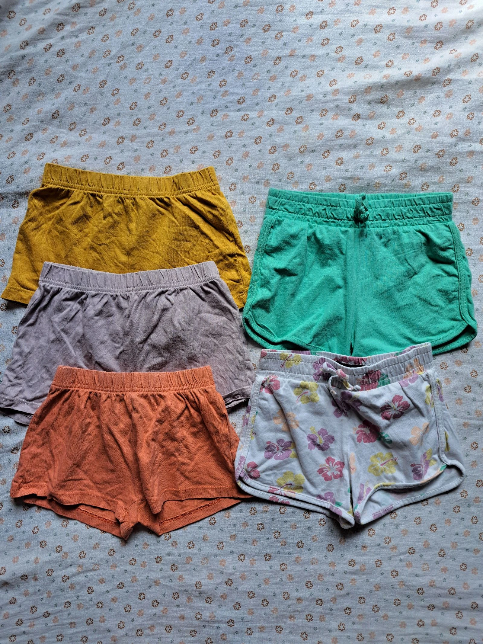 Lot 5 shorts fille Kiabi & In Extenso - Taille 4 ans - Très bon état